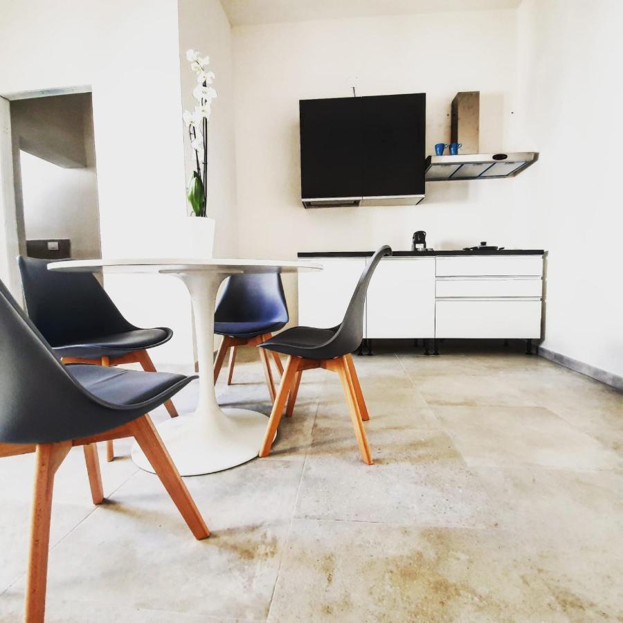 Palazzo Cacace Apartment โมโนโปลี ภายนอก รูปภาพ